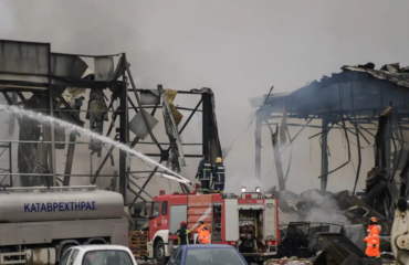 Ν.Θωμαΐδης για τραγωδία στη «Βιολάντα»: «Η σκόνη από τις πρώτες ύλες είναι πιθανή αιτία δεύτερης έκρηξης»