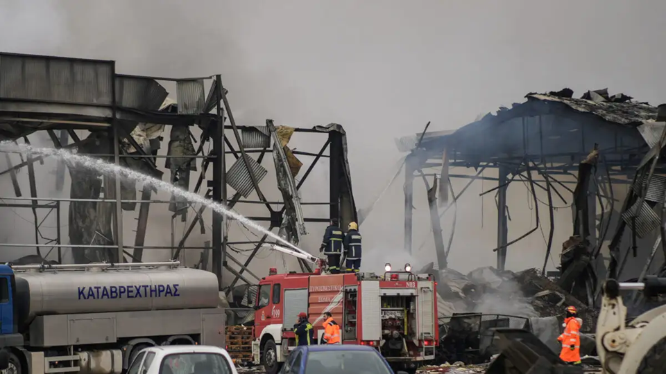 Ν.Θωμαΐδης για τραγωδία στη «Βιολάντα»: «Η σκόνη από τις πρώτες ύλες είναι πιθανή αιτία δεύτερης έκρηξης»