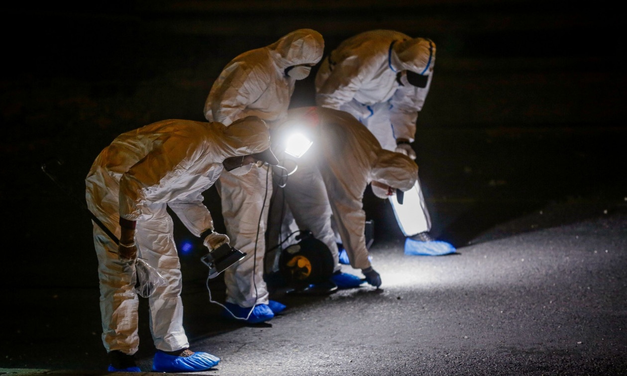 Ύποπτη μηχανή έξω από την Τράπεζα της Ελλάδος – Στο σημείο τα ΤΕΕΜ