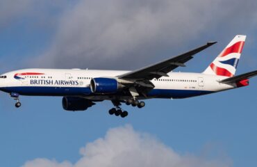 Βίντεο: Η στιγμή που πέφτει τροχός από αεροπλάνο της British Airways αμέσως μετά την απογείωση