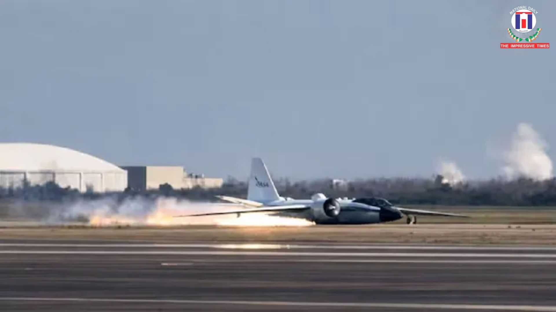 Βίντεο: Αεροσκάφος της NASA έκανε αναγκαστική προσγείωση με την… «κοιλιά» στο Χιούστον