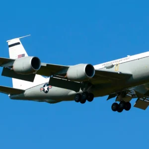 Στη Βρετανία έφτασε αμερικανικό αεροσκάφος που ανιχνεύει πυρηνικά