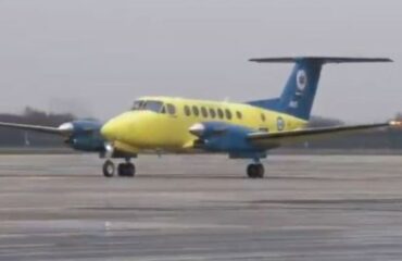 Ρουμανία: Μεταφέρθηκαν οι δύο τραυματίες οπαδοί του ΠΑΟΚ στο αεροπλάνο του ΕΚΑΒ (βίντεο)