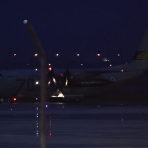 Στη Θεσσαλονίκη έφτασε το C-130 με τις σορούς των επτά οπαδών του ΠΑΟΚ από την Τιμισοάρα (upd)