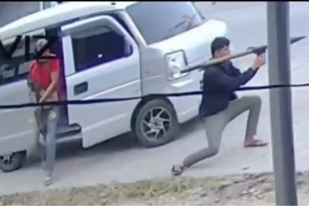 Βίντεο: Η στιγμή που δήμαρχος στις Φιλιππίνες δέχεται επίθεση με RPG!