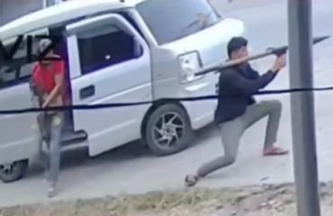 Βίντεο: Η στιγμή που δήμαρχος στις Φιλιππίνες δέχεται επίθεση με RPG!