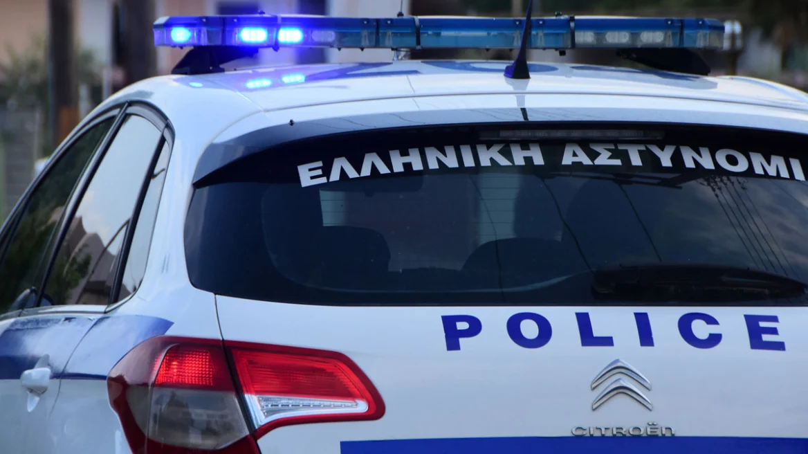 Επίθεση αγνώστων σε τρεις 19χρονους στην Πάτρα γιατί ο ένας φορούσε μπλούζα με την ελληνική σημαία