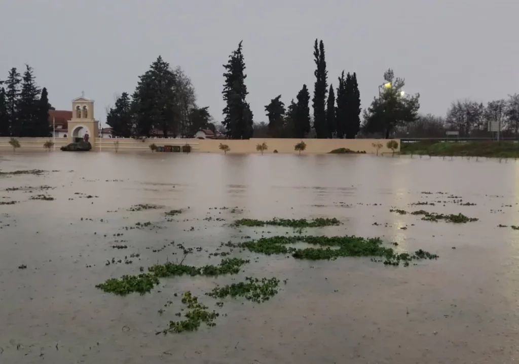 Κακοκαιρία Kristin: Προειδοποιητικό μήνυμα σε Μελέτη και Ήφαιστο Ροδόπης για υπερχείλιση ποταμών