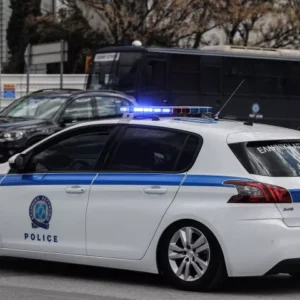 Θεσσαλονίκη: Εξιχνιάστηκε υπόθεση επίθεσης σε πατέρα και γιο με σιδηρογροθιές – Ταυτοποιήθηκαν τρεις 22χρονοι