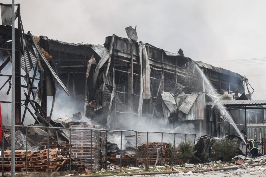 Νέο βίντεο από την τραγωδία της «Βιολάντα»: Καταγράφονται οι εκρήξεις από κάμερα γειτονικού εργοστασίου