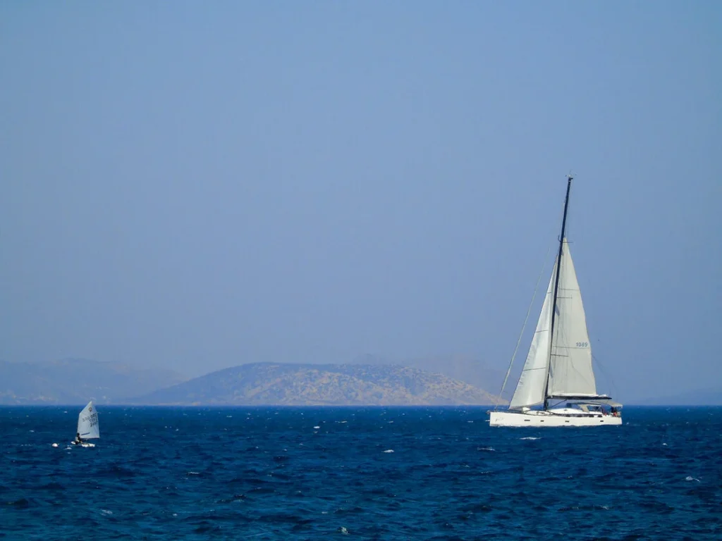 Σύμη: Βυθίστηκε ιστιοφόρο σημαίας Μεγάλης Βρετανίας λόγω της κακοκαιρίας