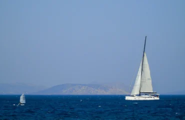 Σύμη: Βυθίστηκε ιστιοφόρο σημαίας Μεγάλης Βρετανίας λόγω της κακοκαιρίας