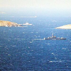 «Έχει κόκκινη σημαία και ανθρώπους σίγουρα»: Η τελευταία συνομιλία πριν τη συντριβή του ελικοπτέρου στα Ίμια