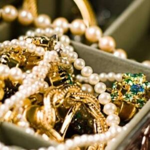 Ναύπακτος: Χειροπέδες σε μητέρα και κόρη για κλοπή κοσμημάτων από κατάστημα