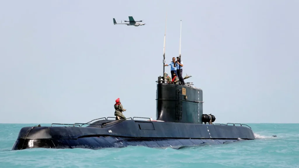 Οι Ιρανοί υποστηρίζουν ότι διαθέτουν υποβρύχια τoύνελ με πυραύλους κατά σκαφών επιφανείας στον Κόλπο!