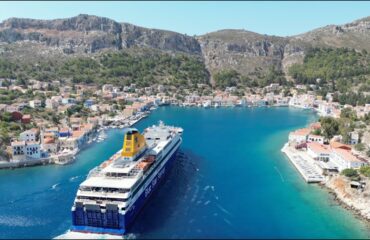 Παραλίγο τραγωδία στην Μεγίστη: Πλοίο χτύπησε στη προβλήτα κατά την πρόσδεση