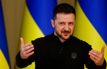 Β.Ζελένσκι: «Οι τελευταίες ρωσικές επιθέσεις επικεντρώνονται στο σιδηροδρομικό δίκτυο της Ουκρανίας»