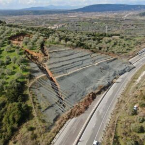 Άρτα: 200 μέτρα είναι το μήκος του ρήγματος πάνω από την Ιόνια Οδό!