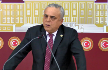 Τούρκος βουλευτής Χασάν Ουφούκ Τσακίρ: «Εδώ έχουμε την ελληνική απειλή και ζητάτε αυξήσεις στις συντάξεις;»