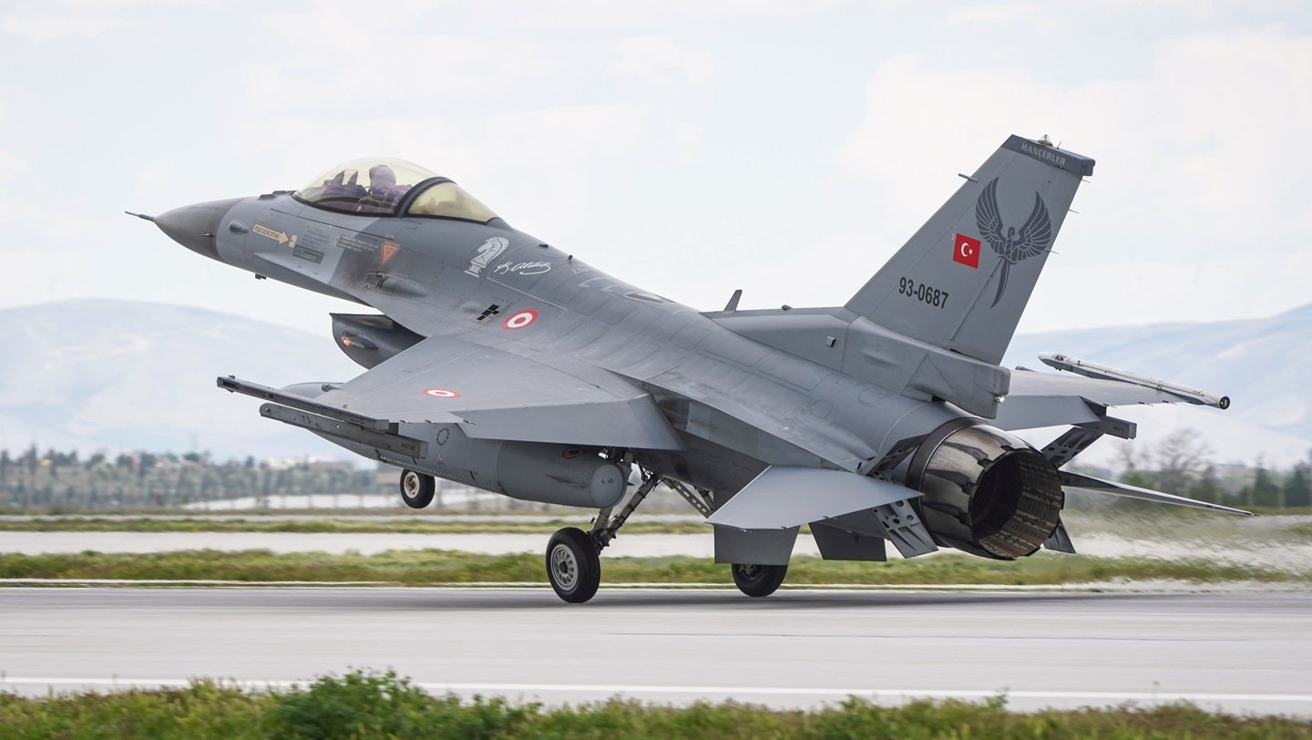 Τουρκικά μαχητικά αεροσκάφη στη Σομαλία: Πτήσεις πάνω από το Μογκαντίσου