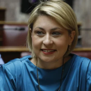 «Σύγκρουση» Χ.Αλεξοπούλου – Ν.Στραβελάκη στον «αέρα» εκπομπής: «Πάρτε το πίσω αλλιώς κλείνω τη γραμμή» (βίντεο)