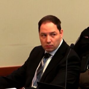 ΗΠΑ: Πρώην πράκτορας της IRS σκότωσε τη σύζυγό του & άλλον έναν άνδρα με τη βοήθεια της νταντάς – ερωμένης του