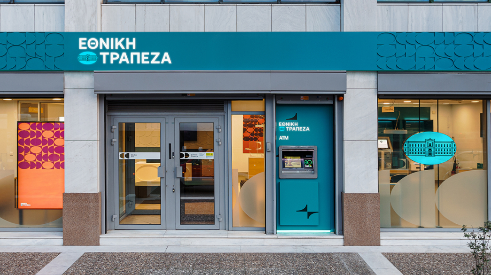 Η Εθνική Τράπεζα ξεκινά την αντικατάσταση των απλών χρεωστικών με άλλες που έχουν ετήσια χρέωση 6 ευρώ!