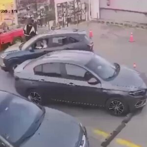 Βίντεο: Η στιγμή που βενζινάδικο στο Κάιρο «βυθίζεται» σε τρύπα βάθους 15 μέτρων