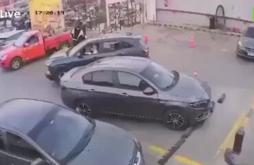 Βίντεο: Η στιγμή που βενζινάδικο στο Κάιρο «βυθίζεται» σε τρύπα βάθους 15 μέτρων