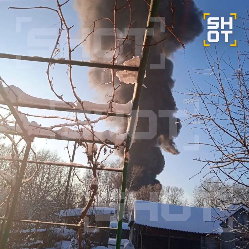 Εκτροχιασμός τρένου που μετέφερε βενζίνη στην Ρωσία και ισχυρή έκρηξη (βίντεο)