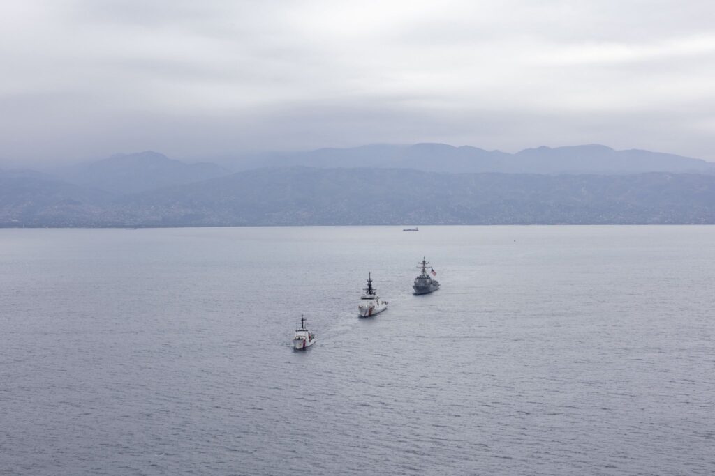 Αϊτή: Τρία αμερικανικά πολεμικά πλοία έφθασαν στον κόλπο της Πορτ-ο-Πρενς (φώτο)