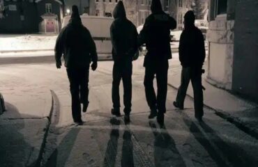 Άγρια συμπλοκή στο Ηράκλειο: Ανήλικοι ξυλοκόπησαν δύο άνδρες με ξύλα και πέτρες