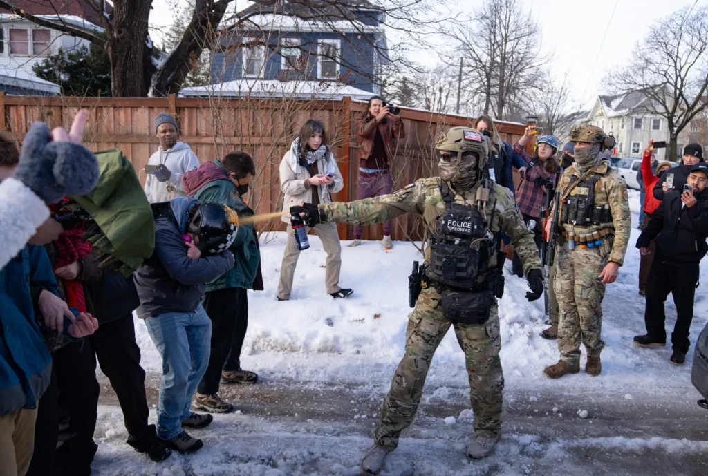 Ο Ν.Τραμπ αποσύρει σχεδόν το 30% των πρακτόρων της ICE από την Μινεσότα