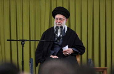 Ν.Τραμπ κατά Αγιατολάχ Χαμενεΐ: «Θα πρέπει τώρα να ανησυχεί πάρα πολύ»