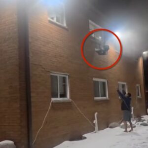 Βίντεο: Η δραματική διάσωση βρέφους από φλεγόμενο διαμέρισμα στο Μιλγουόκι των ΗΠΑ