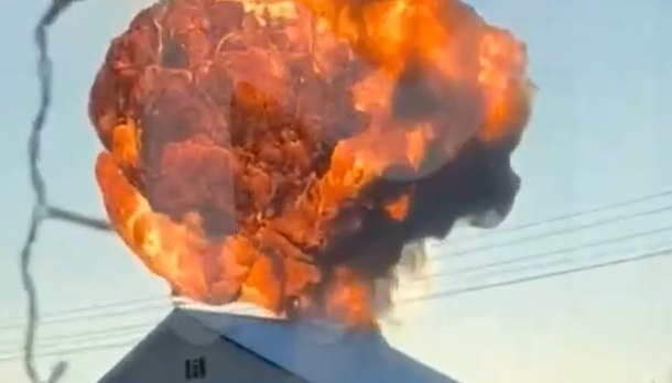 Ρωσία: Ισχυρή έκρηξη και φωτιά σε σιδηροδρομικό σταθμό στην περιφέρεια Ταμπόφ (βίντεο)