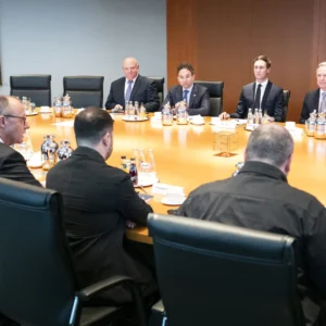 Αμερικανοί και Ουκρανοί «βλέπουν» εκλογές μέχρι το Μάρτιο μαζί με  ειρηνευτική συμφωνία, λέει το Reuters