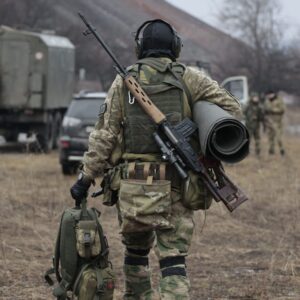 Βίντεο: H στιγμή που Ρώσος στρατιώτης καταρρίπτει ουκρανικά drones χρησιμοποιώντας μόνο ένα τυφέκιο AK-74!