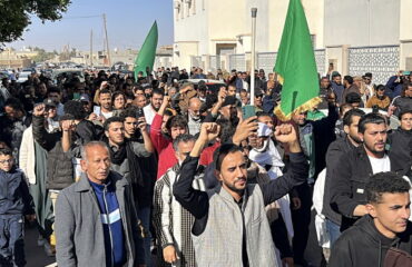 Χιλιάδες Λίβυων στην κηδεία του Σαΐφ αλ Ισλάμ Καντάφι που δολοφονήθηκε από οπλοφόρους