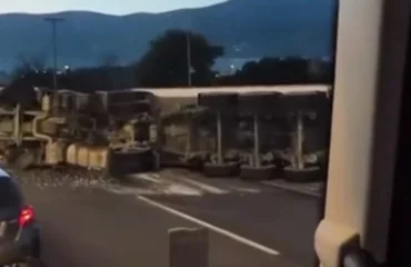 Εθνική Οδός Αθηνών – Λαμίας: Aνετράπη φορτηγό στο ύψος του Αυλώνα – Κλειστές δύο λωρίδες κυκλοφορίας