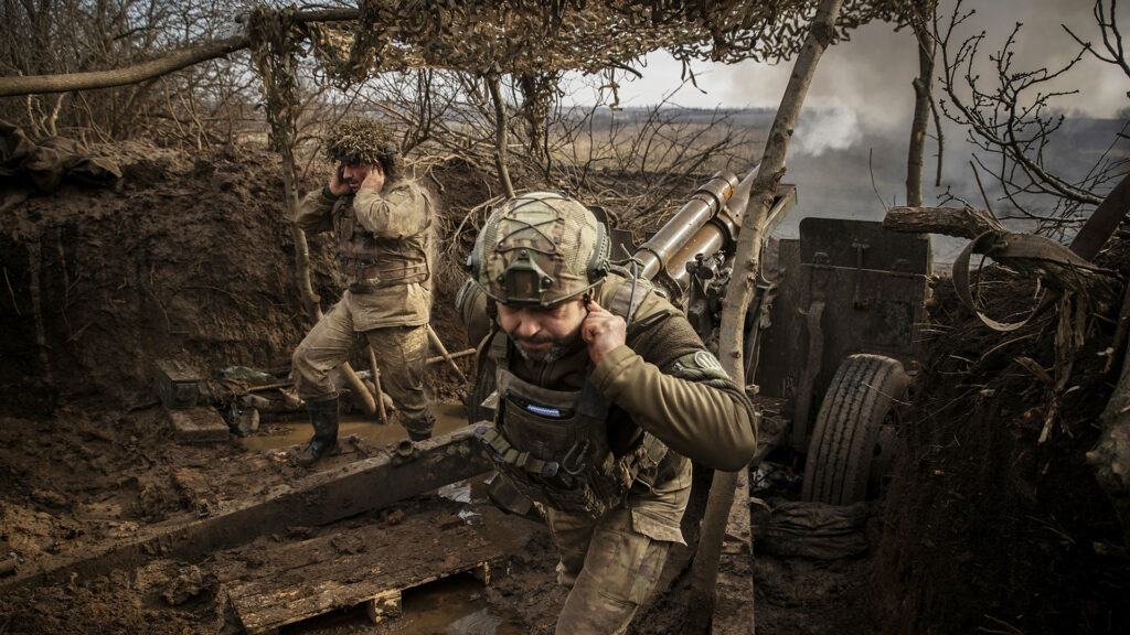 Βίντεο: Ουκρανοί στρατιώτες αναχαιτίζουν σήμα από drone και συνειδητοποιούν ότι πετάει προς το μέρος τους!