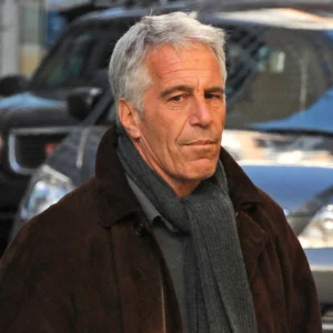 T.Eπστάιν: Ενδιαφερόταν να αγοράσει τον Σκορπιό – Στο «φως» τα email που αντάλλασσε