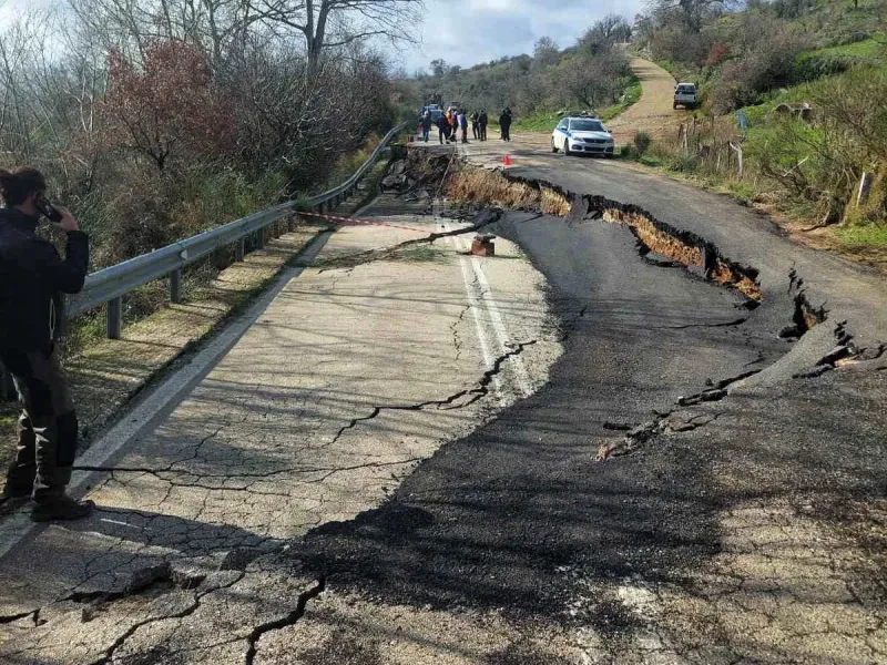 Καθίζηση στην εθνική οδό Πατρών – Τριπόλεως στο ύψος της Δίβρης (φωτο)