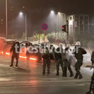 Επεισόδια στη Θεσσαλονίκη: Εντοπίστηκαν κοντάρια, βόμβες μολότοφ, αντιασφυξιογόνες μάσκες και κάνναβη μέσα στο ΑΠΘ