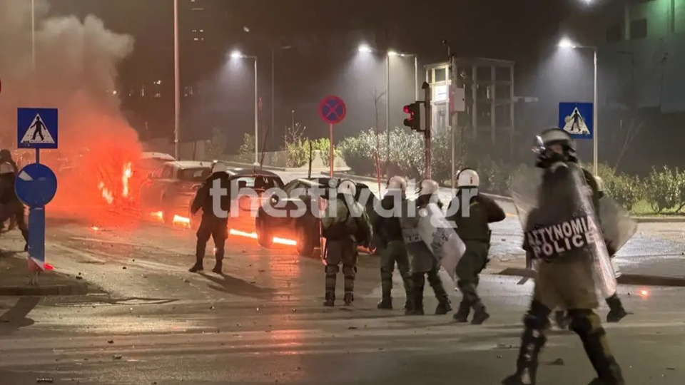 Επεισόδια στη Θεσσαλονίκη: Εντοπίστηκαν κοντάρια, βόμβες μολότοφ, αντιασφυξιογόνες μάσκες και κάνναβη μέσα στο ΑΠΘ