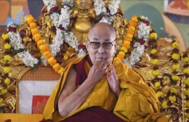 Ο Δαλάι Λάμα αναφέρεται στα αρχεία του Επστάιν 169 φορές!