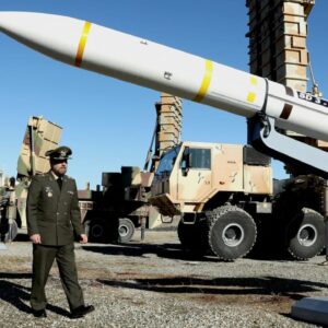 To Ιράν παρουσίασε σε ζωντανή τηλεοπτική μετάδοση τους νέους πυραύλους του!