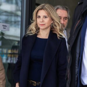 Η απάντηση της Μ.Καρυστιανού στα επικριτικά σχόλια των Α.Τσίπρα και Σ.Κασσελάκη για τη λέξη «εισβολές»