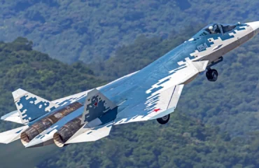 Εμφανίστηκαν τα πρώτα Su-57E στην Αλγερία – Θα βρεθούν απέναντι στα δυτικά μαχητικά