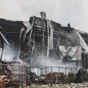 Φονική έκρηξη στη Βιολάντα: Πάνω από 25 εργαζόμενοι καταγγέλλουν  έντονη οσμή προπανίου μήνες πριν την τραγωδία